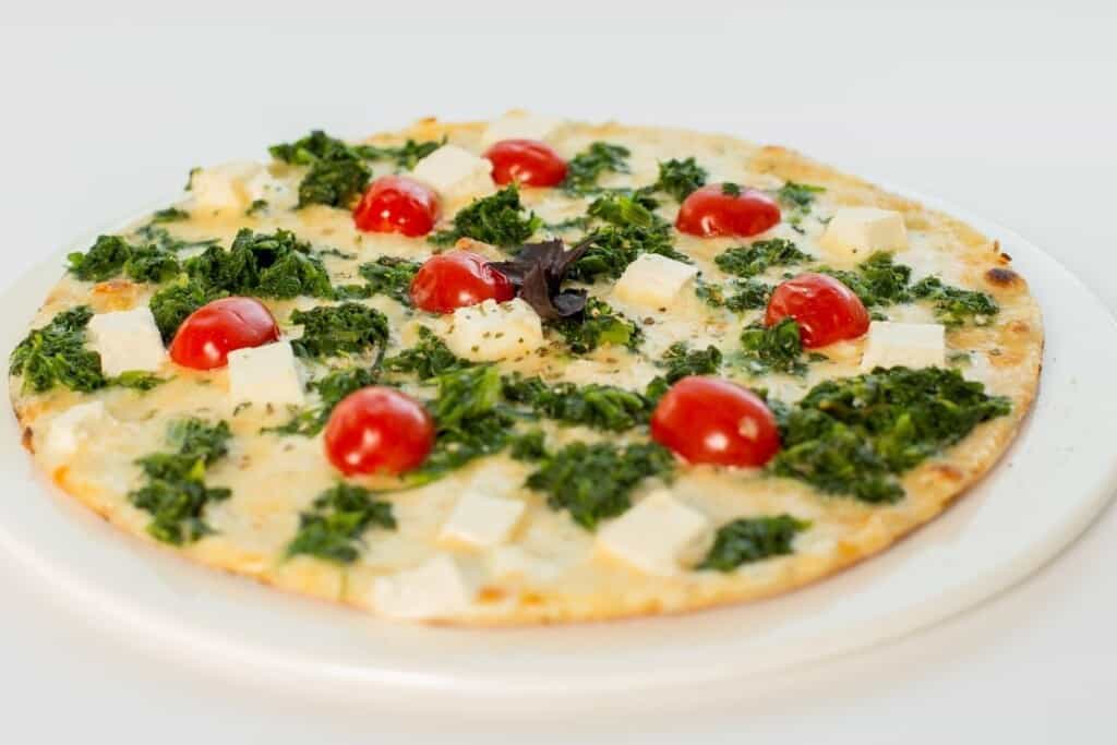 tortilla pizza with spinach and tomatoes