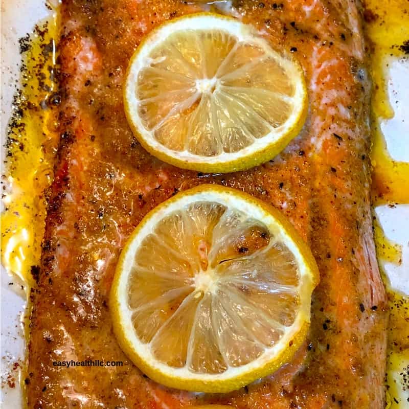 roasted salmon with lemon slices