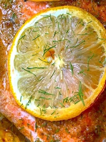baked salmon with lemon slice