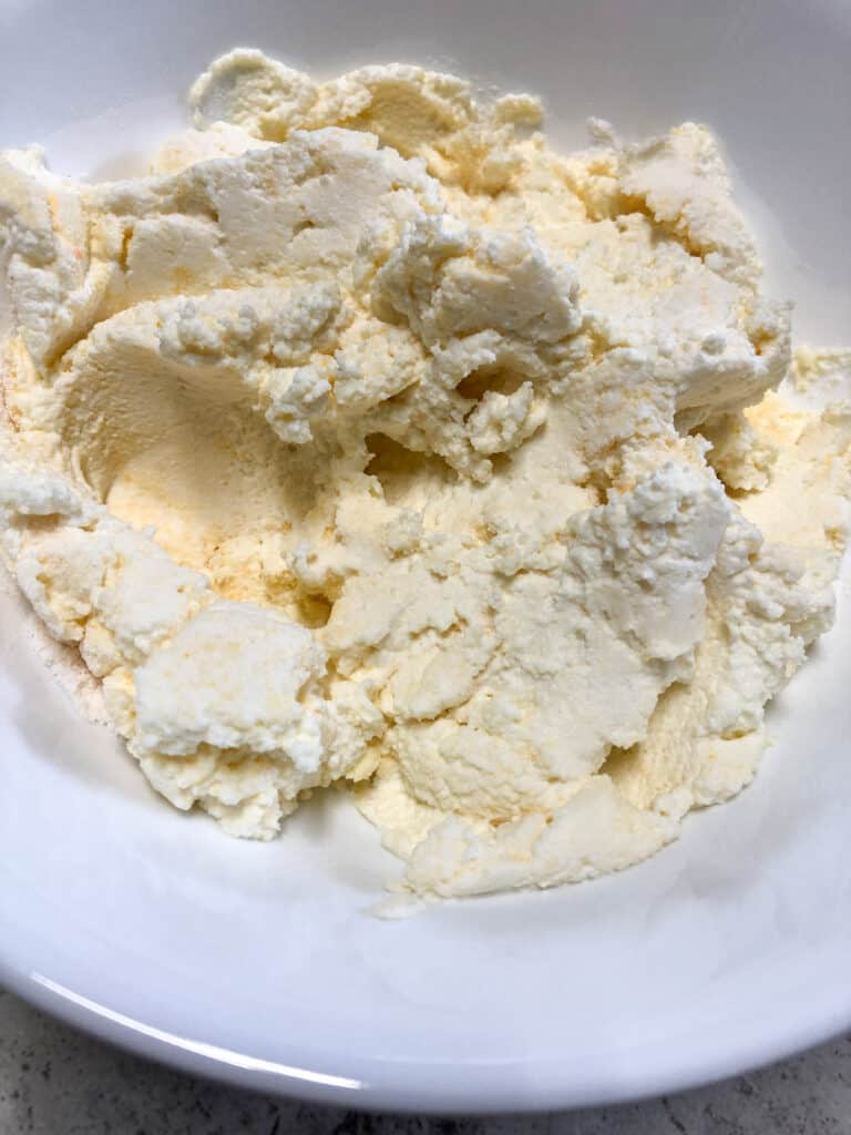 ricotta cheese and pudding mix in bowl