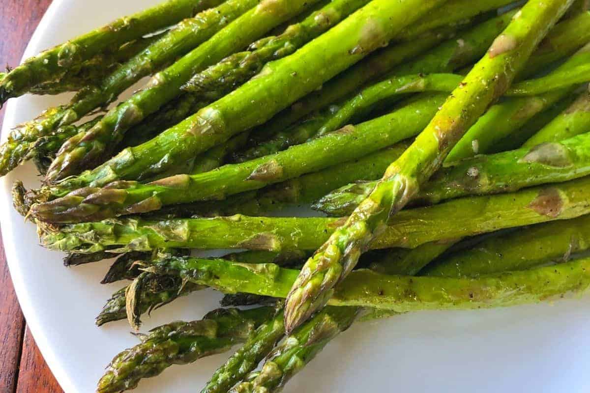 air fryer asparagus on white plate