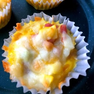 hash brown omelet cup in muffin liner