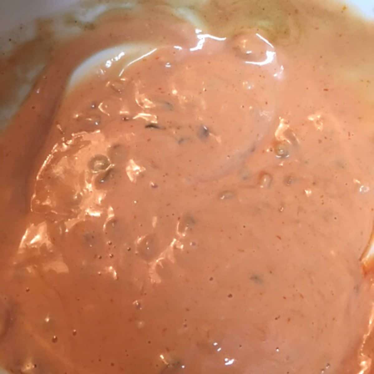 comeback sauce in glass bowl