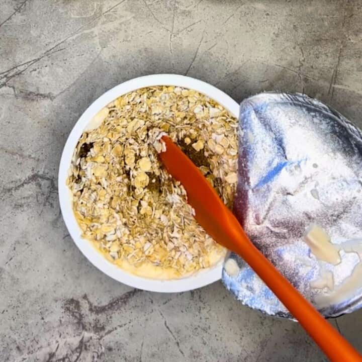 greek yogurt cup with oats, sugar sub, toppings for diabetic overnight oats